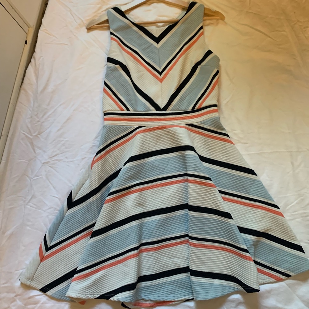 xhileration, Small, A line, Stripes